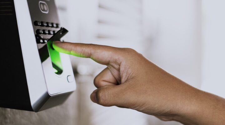 Scanning Finger with green light